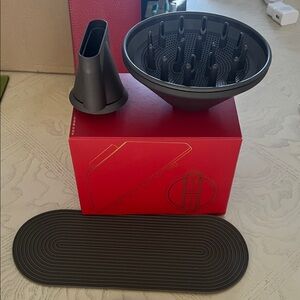 Dyson accessories for supersonic hairdryer, nozzle and diffuser never used